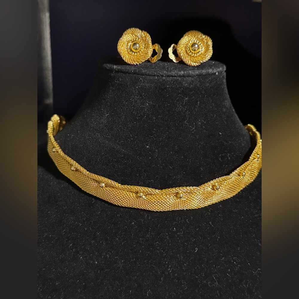 Vintage mesh gold tone chocker and earrings new dead stock from the 1950s -80s